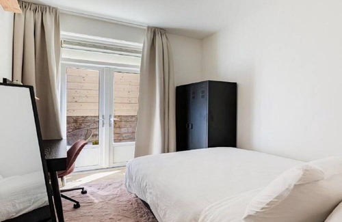 Weesperzijde Apartamento | Newly Renovated Apartment Right By The Famous Amstel River