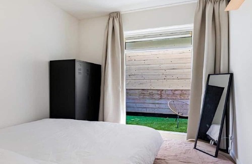 Weesperzijde Apartamento | Newly Renovated Apartment Right By The Famous Amstel River