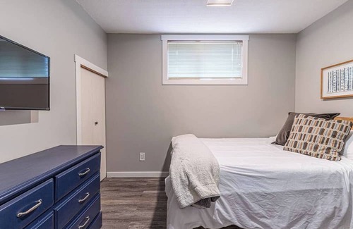 Prince George Casa | Stylish & Modern room w/WiFI