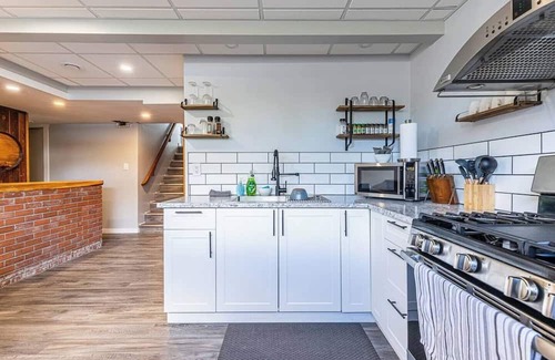 Prince George Casa | Stylish & Modern room w/WiFI