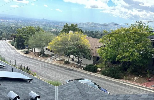 Altadena Casa | Charming 2-bedroom house in beautiful Altadena with AC, WiFi, fitness room