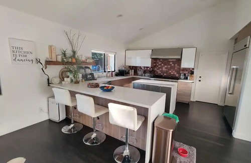 Altadena Casa | Charming 2-bedroom house in beautiful Altadena with AC, WiFi, fitness room