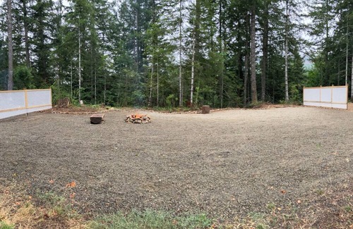 West Hills Alquiler De RV | Marvelous campground near Rocky Brook Falls - Boulder
