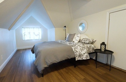 South London Casa | Cozy 2BR in Wortley Village + 2-car Parking + WiFi