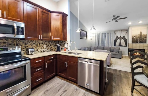 Country Place Casa | Tampa Haven for Healthcare Pros - Paris Room, with A/C & free WiFi