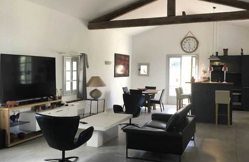 Murviel-les-Montpellier Villa | Homerez - Villa in Murviel-lès-Montpellier
