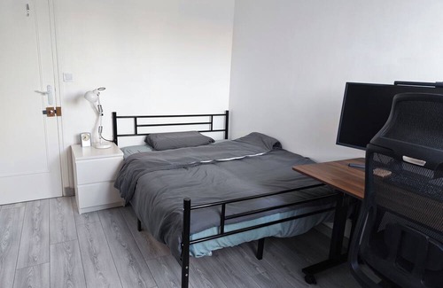 Carrieres-sous-Poissy Apartamento | T2 apartment near the Seine, train station 4 minutes, town center 8 minutes