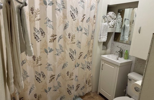 Miller Apartamento | Cozy 2-bedroom apartment with WiFi, AC in downtown Miller with rooftop patio.