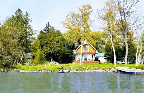 Colborne Casa | Alicia Bliss Lakefront