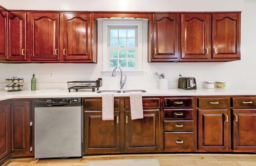 Fort Washington Casa | The Château Lux 4 bedrooms 2.5 baths, sleeps 8, 5min from MGM & National Harbor.
