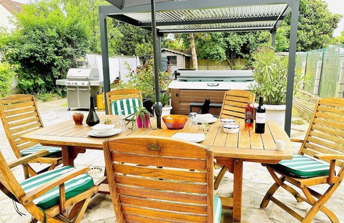 Le Blanc-Mesnil Casa | 2-bedroom house in enchanting Le Blanc-Mesnil with AC, WiFi, fitness room