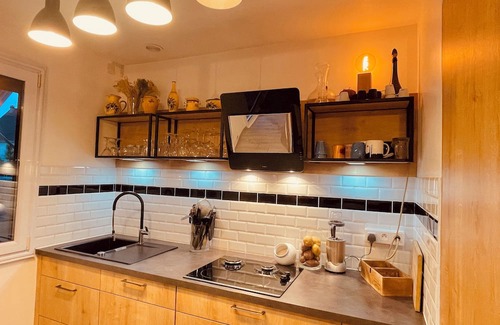 Le Blanc-Mesnil Casa | 2-bedroom house in enchanting Le Blanc-Mesnil with AC, WiFi, fitness room