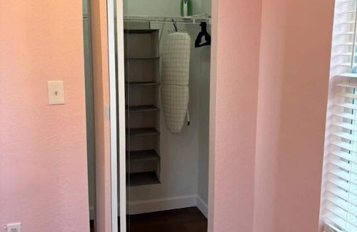 West Little River Casa | Stylish Miami Oasis: 3Bed, 2Bath with BBQ, Just 15min from the Beach.