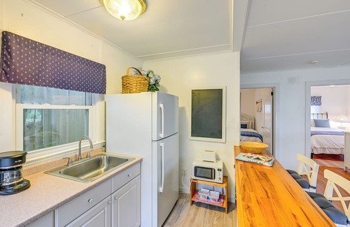 New Suffolk Cabaña | Enchanting North Fork Garden Cottage w/Water View