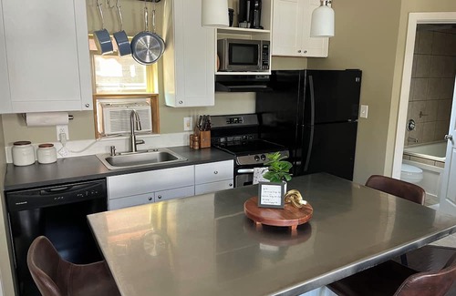 Coeur d'Alene Cabaña | Cute cottage in the heart of it all