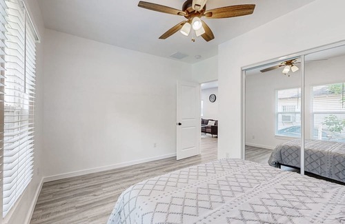Miami Casa | Newly remodeled home near Route 66 w/WiFi, AC, Washer/Dryer