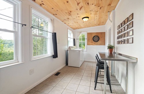 Summit Chalet De Esquí | Serene 4-bedroom chalet in Summit at 2100 feet elevation with mountain views