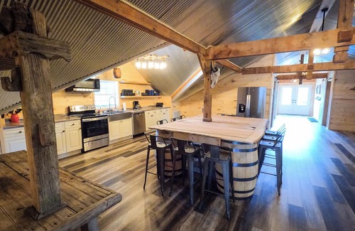 Corbin Condominio | Coyote Moon Ranch 4-bed condo barn dominium style borders Forest & Laurel Lake