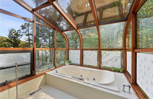 Lewisboro Casa | Charming 2.5 bedroom house with AC private beach front property on Lake Waccabuc