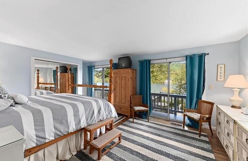 Lewisboro Casa | Charming 2.5 bedroom house with AC private beach front property on Lake Waccabuc