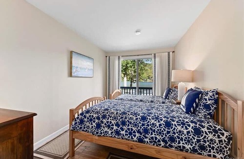Lewisboro Casa | Charming 2.5 bedroom house with AC private beach front property on Lake Waccabuc