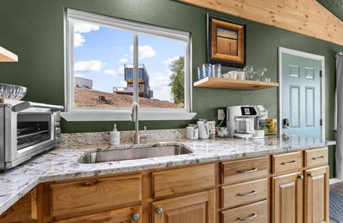 Omaha Casa | Romantic Lake Haven: Couples' Cabin with Spectacul