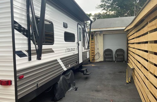 Fort Walton Beach Casa | Cozy RV with WiFi and AC in Welcoming Fort Walton Beach