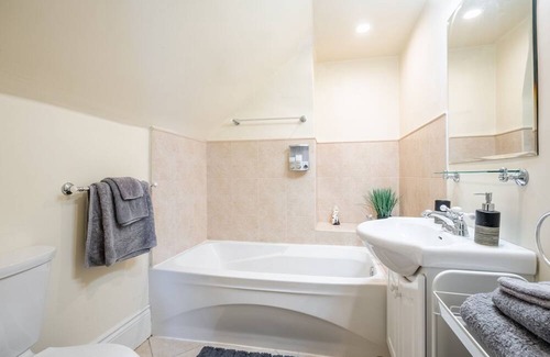 Little Italy Villa | GLOBALSTAY. Cozy 5 Bedroom house in Downtown Toronto