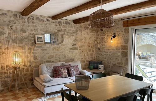 Arpaillargues-et-Aureillac Casa | The Charming Guest House