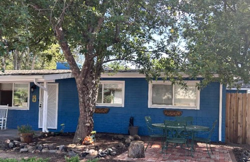 Swiss Manor Casa | Charming 3-bedroom house with AC and WiFi in tranquil Flagstaff