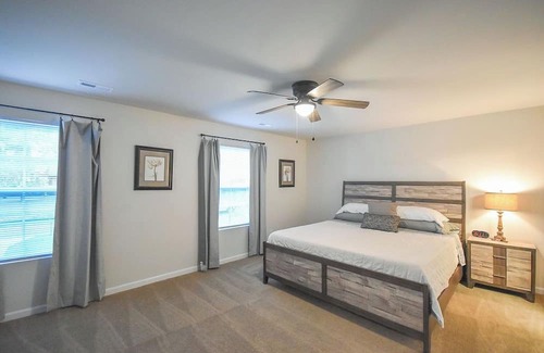 Olivia Casa | NEW BUILD Carolina Lakes 4 bdr