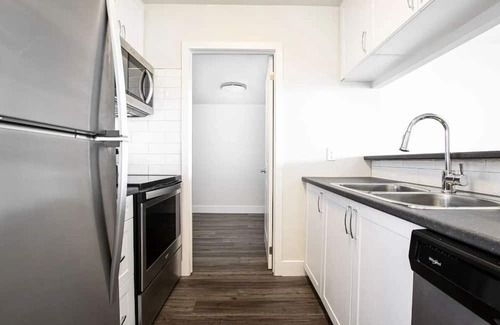 Industrial Park Apartamento | Perfect Stay in Ottawa!
