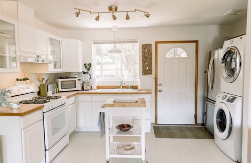 Edgemoor Casa | The Nest on Hawthorne- Charming 2BR in Fairhaven