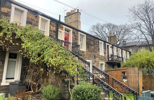 Tollcross Cabaña | Charming 2-bedroom cottage in enchanting central location in Edinburgh