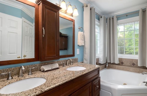 Union Grove Otro | Spacious 5+ Bedroom with Pool, Woods, Creek, Near Yadkin Valley wine region