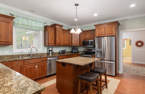 Union Grove Otro | Spacious 5+ Bedroom with Pool, Woods, Creek, Near Yadkin Valley wine region