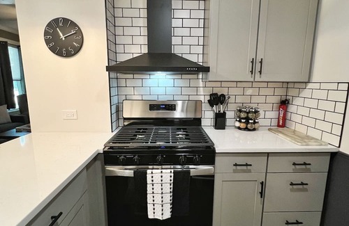 Syracuse Apartamento | Newly renovated 2-bedroom apartment in welcoming Syracuse with AC, WiFi and Hea