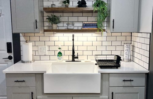 Syracuse Apartamento | Newly renovated 2-bedroom apartment in welcoming Syracuse with AC, WiFi and Hea