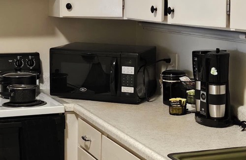 Southeast Colorado Springs Condominio | Home Away From Home , Cozy condo with AC and WiFi in lovely Colorado Springs,