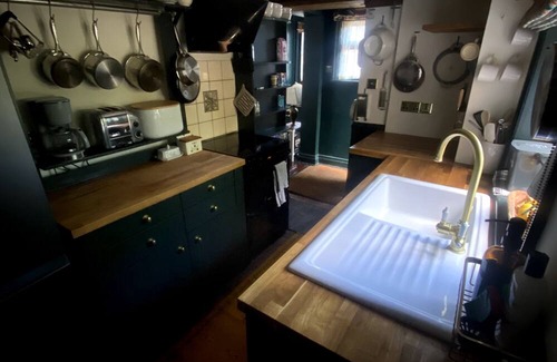 Lewes Cabaña | Stylish, cozy centrally located historical cottage in Lewes