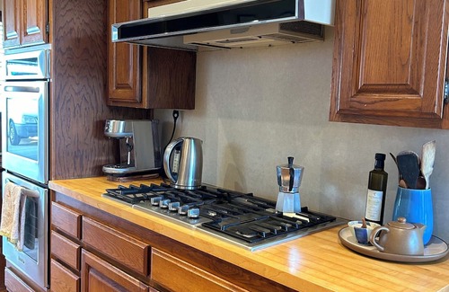 Downey Casa | Spacious 4-bedroom house in fabulous Downey with AC, WiFi. Close to Disneyland.