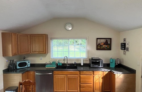 Jackson Cabina | Cozy Couples Cabin in Jackson with AC and fully stocked fish pond for your use