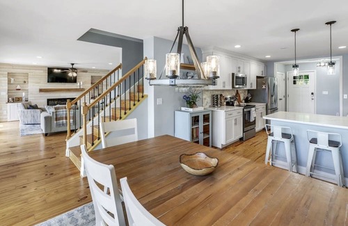 Southmont Casa | NEW LISTING! Casa do Lago (3-Bedroom Home) by RedAwning