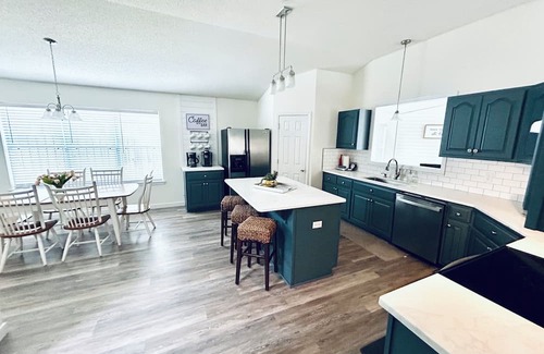 Fort Walton Beach Casa | Luxurious 3-bedroom house close to Hurlburt Field and beach