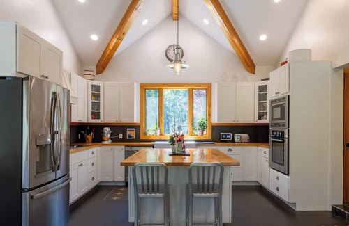 Rhinebeck Casa | Country Modern 4-bedroom house in delightful Rhinebeck with Pool, AC, WiFi