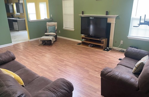 Lithonia Casa | 4-bedroom home in welcoming Stonecrest with WiFi, fitness area, AC