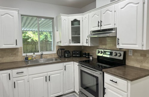 East Newton North Casa | Private Resort Like Stay in Metro Vancouver