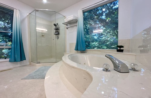 East Newton North Casa | Private Resort Like Stay in Metro Vancouver