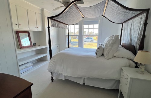 Snow Hill Otro | Exceptional Waterfront Farmhouse nestled between the cornfields and the bay