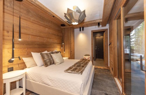 Boulder Ridge Casa | The most breathtaking ski-in ski-out villa with private hot tub, and game room